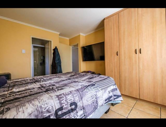 2 BEDROOM TOWNHOUSE FOR SALE IN CASTLEVIEW
